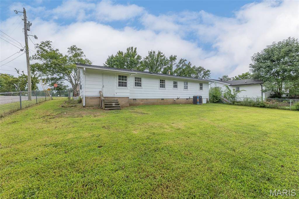 1901 Seifert DR, Poplar Bluff, MO 63901