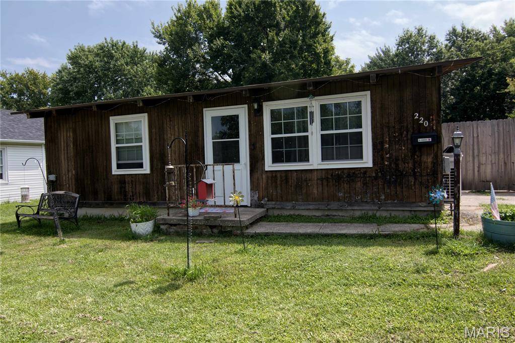 220 N Olive ST, Marshfield, MO 65706