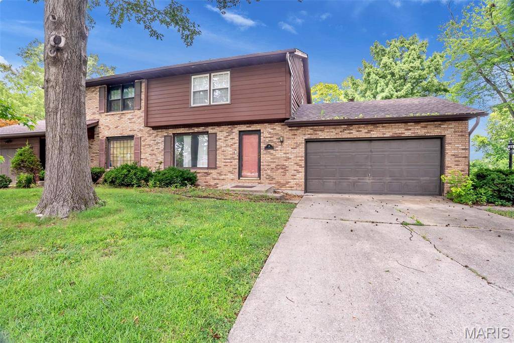 18 Ginger Lake DR, Glen Carbon, IL 62034