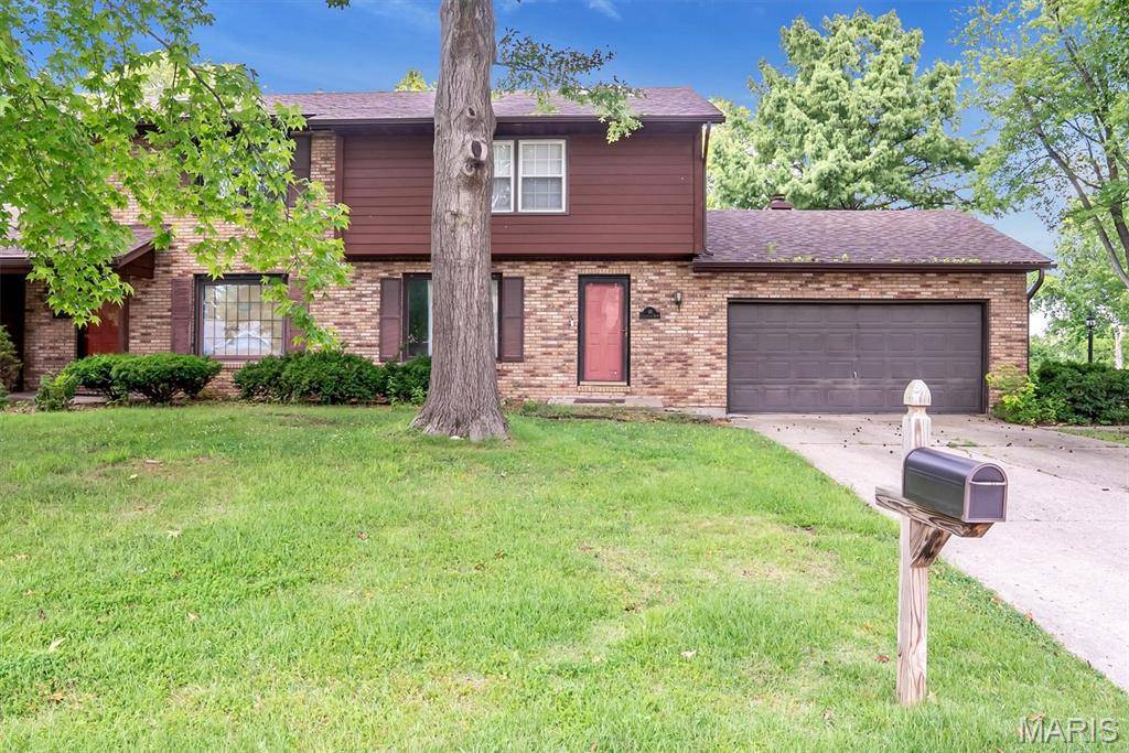 18 Ginger Lake DR, Glen Carbon, IL 62034