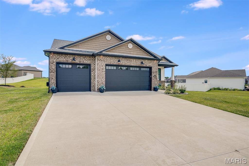 1468 Guilford PL, Troy, IL 62294