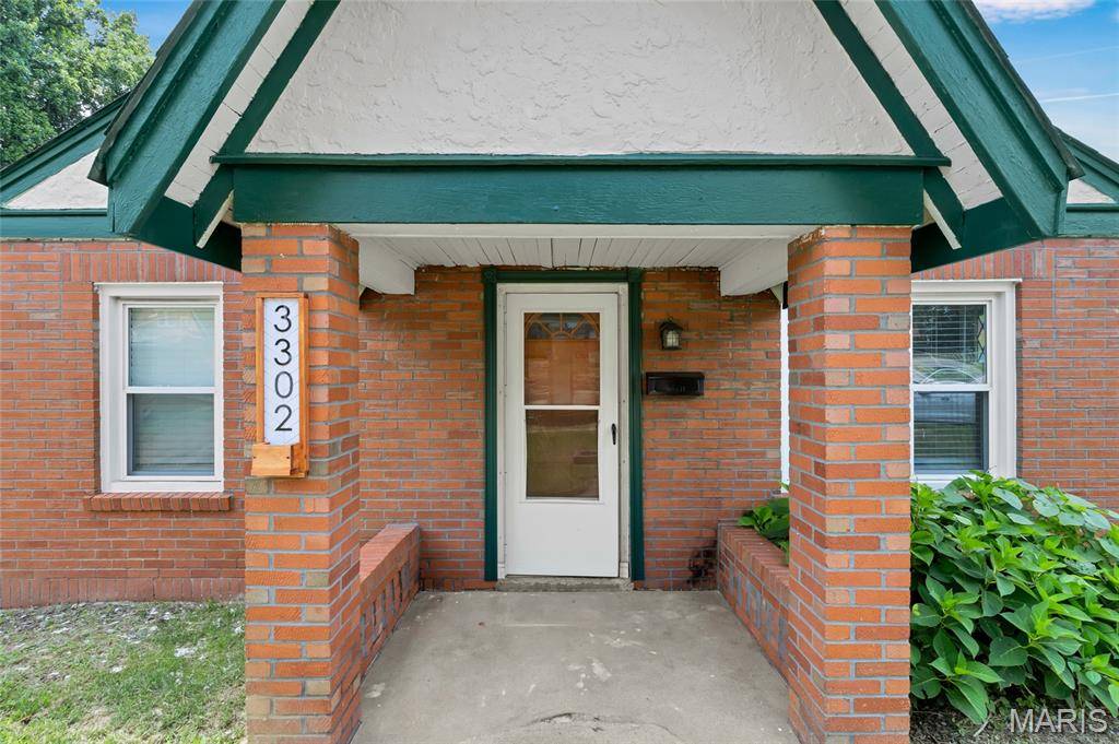 3302 Welsberg DR, St Louis, MO 63121