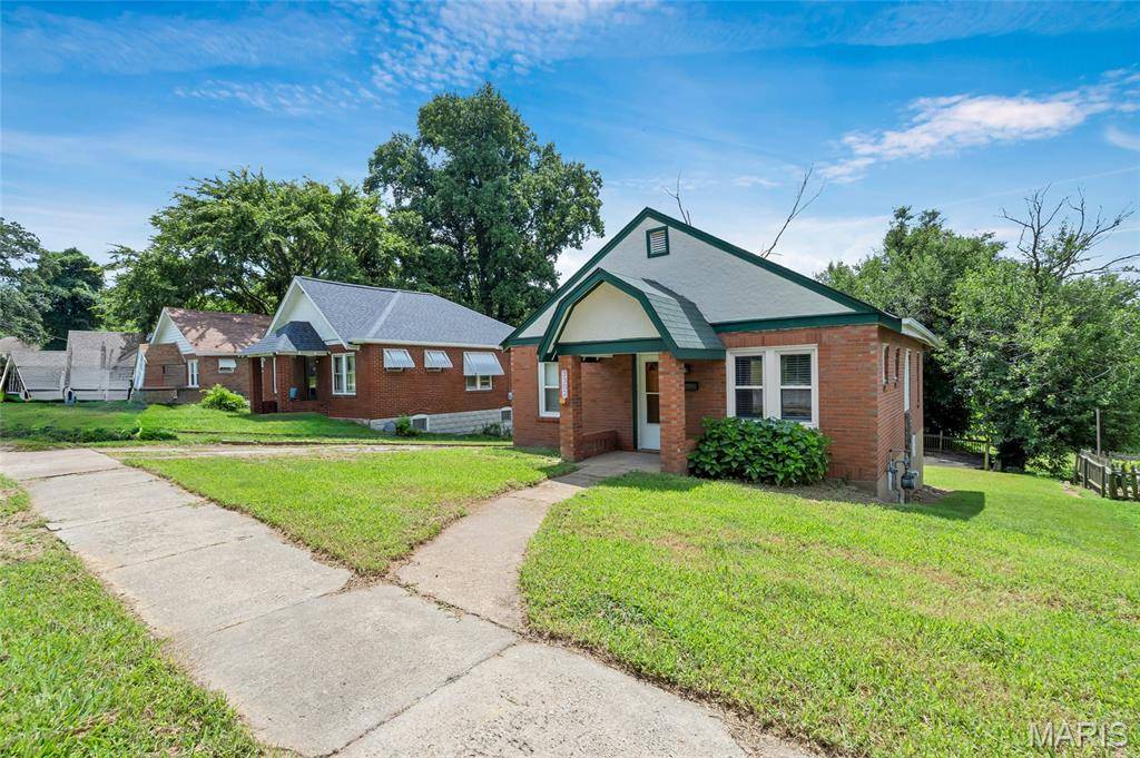 3302 Welsberg DR, St Louis, MO 63121