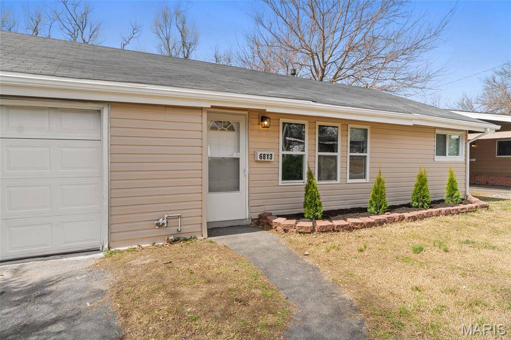 6813 Saint Olaf DR, Berkeley, MO 63134