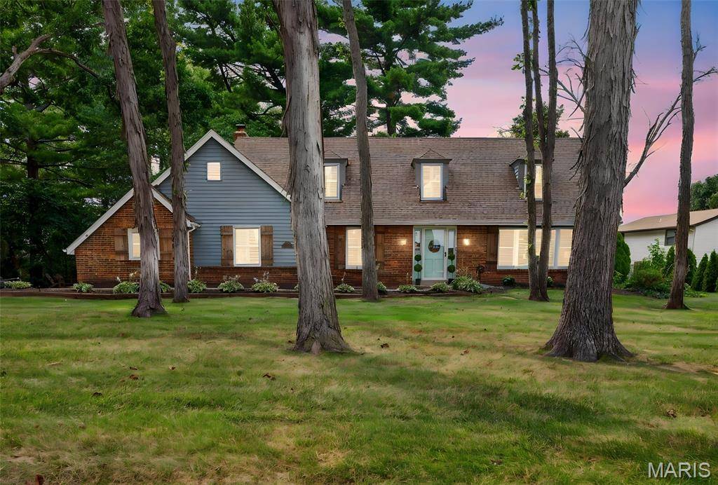 4 Chantilly CT, Lake St Louis, MO 63367