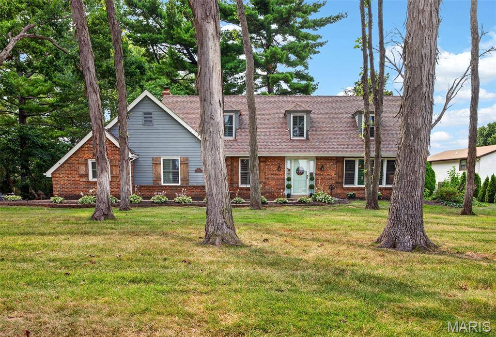4 Chantilly CT, Lake St Louis, MO 63367