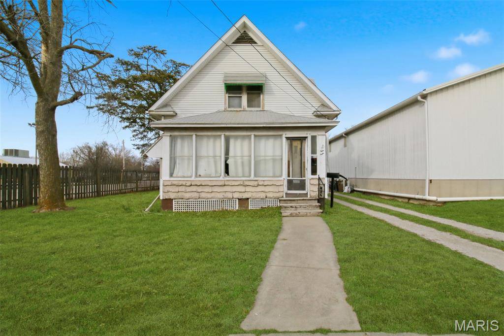 712 W Main ST, Carlinville, IL 62626