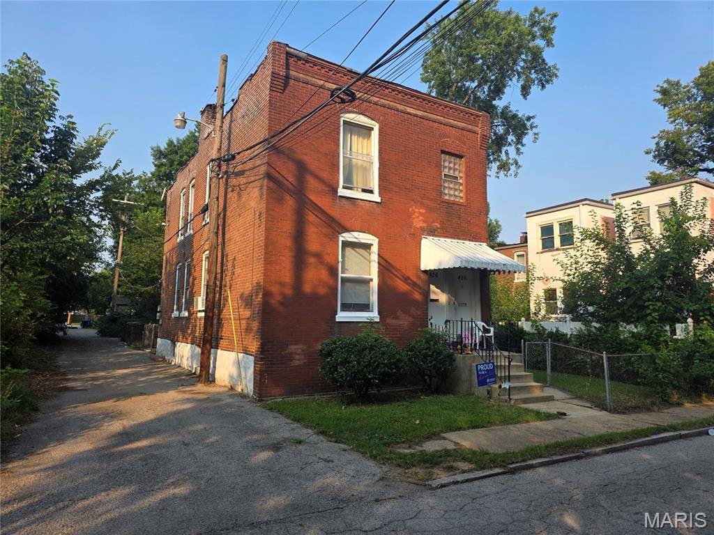 426 Bowen ST, St Louis, MO 63111