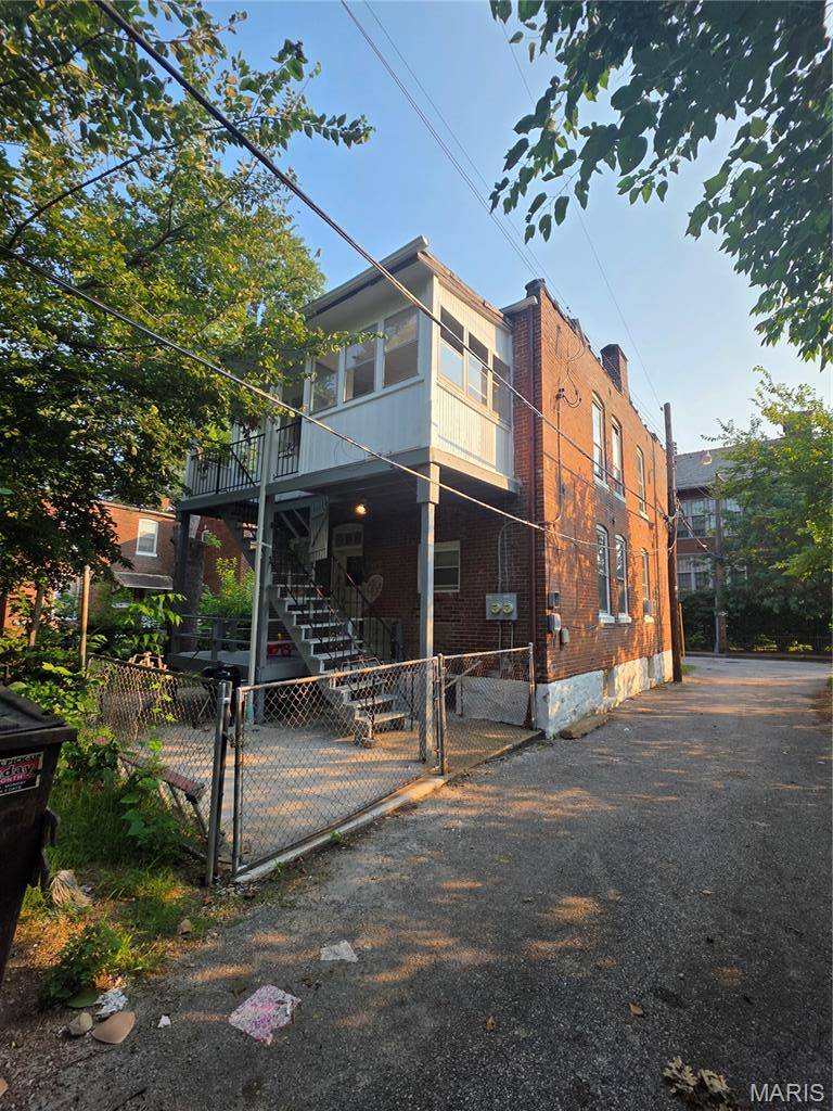 426 Bowen ST, St Louis, MO 63111