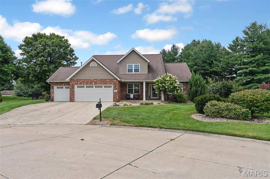 160 Oaklawn DR, Glen Carbon, IL 62034