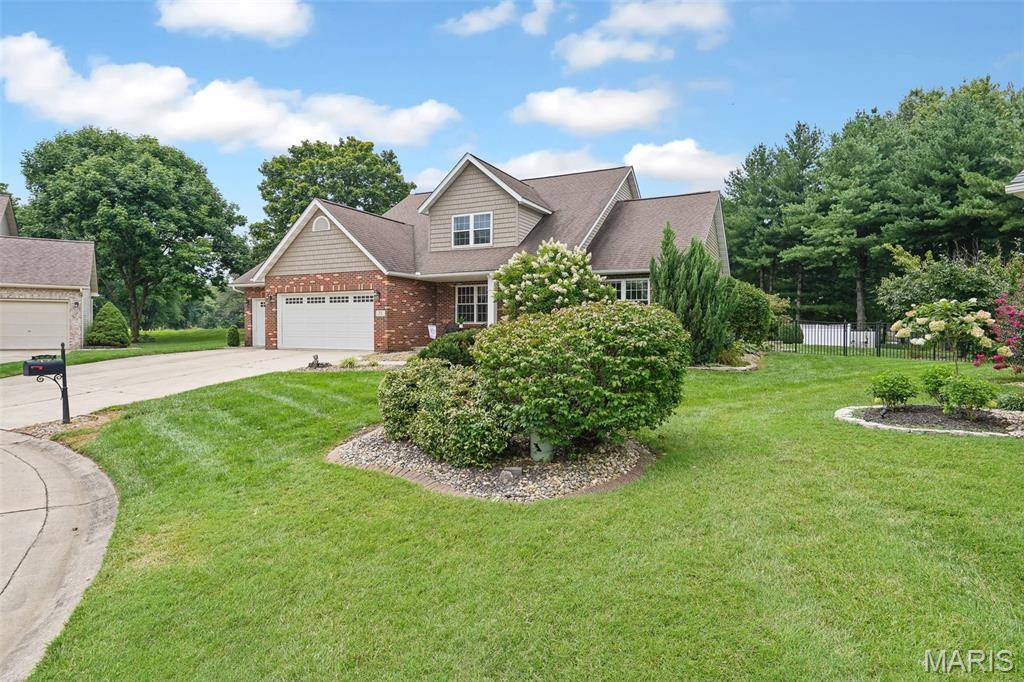 160 Oaklawn DR, Glen Carbon, IL 62034