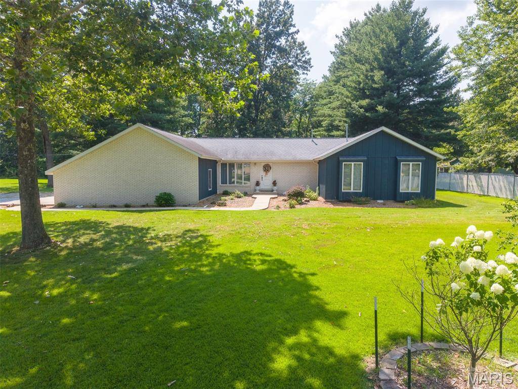 2405 Washingtpm ST, Salem, IL 62881