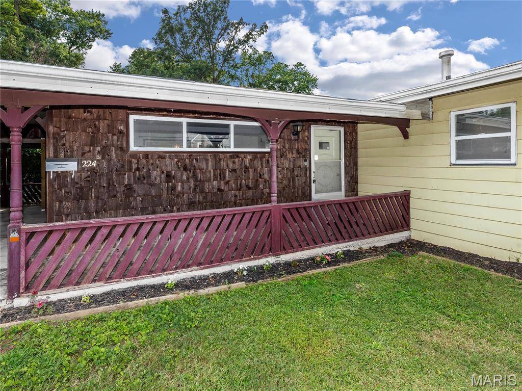 224 E O'Fallon DR, Caseyville, IL 62232