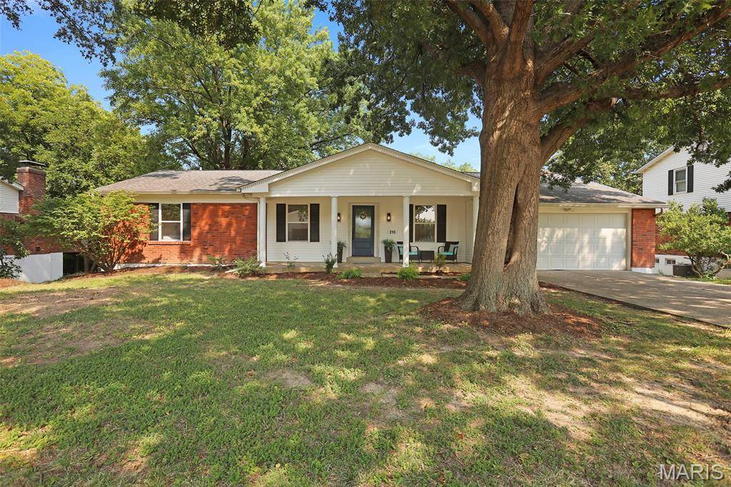 215 Ranchmoor TRL, Ellisville, MO 63011
