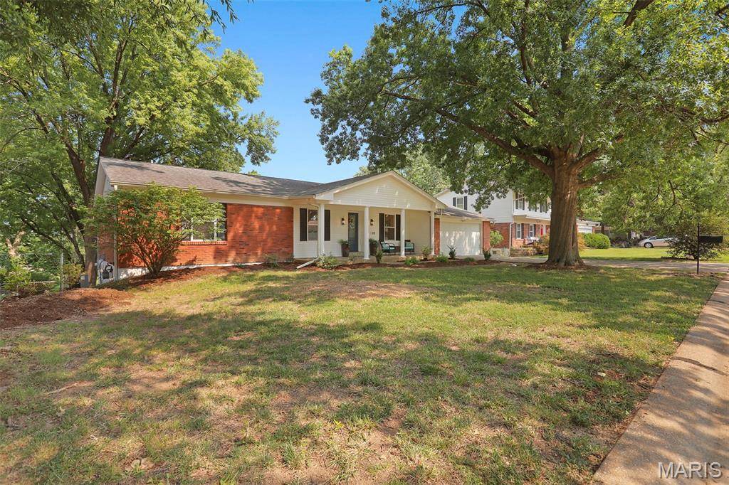 215 Ranchmoor TRL, Ellisville, MO 63011