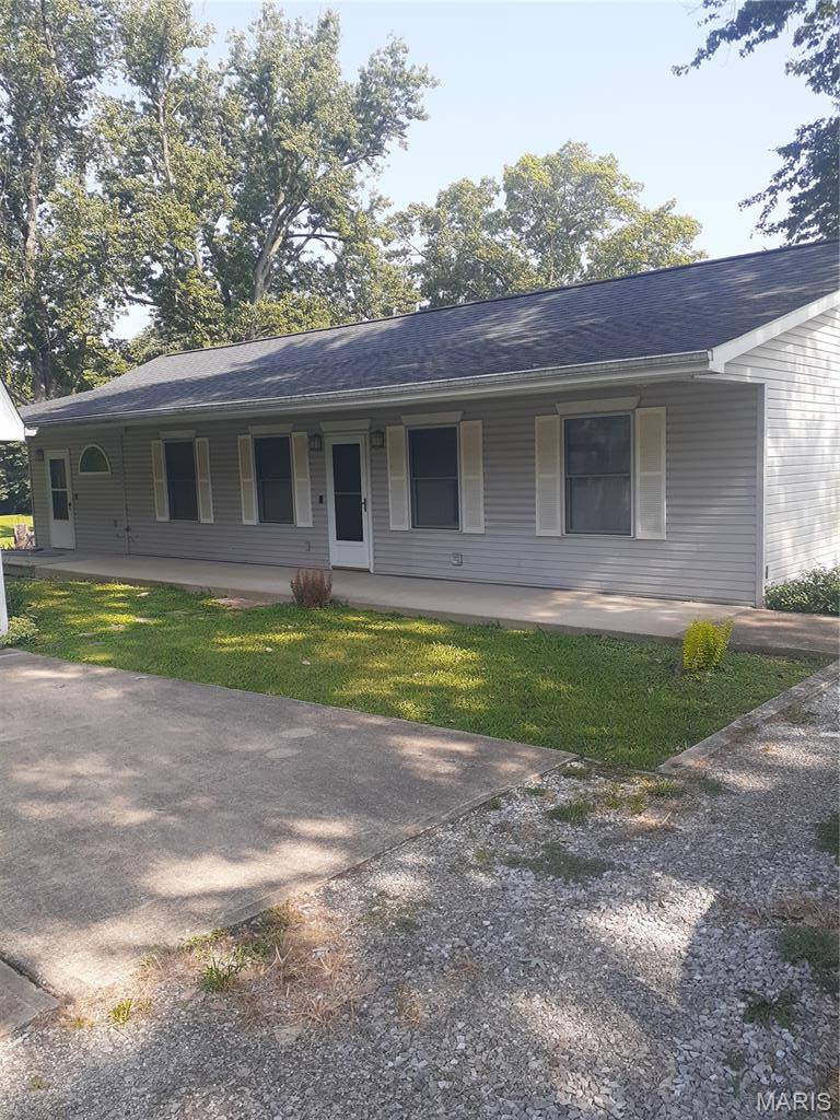 102 Athlone DR, Caseyville, IL 62232