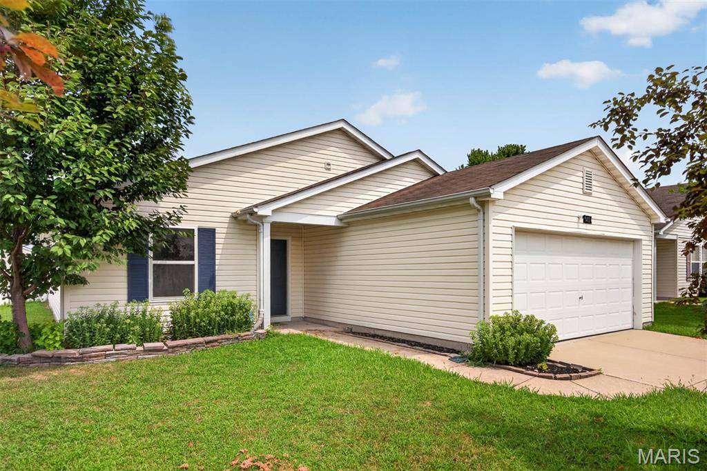 1413 Autumn Lakes LN, Mascoutah, IL 62258