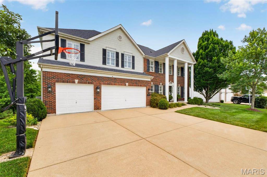 10293 Eddingham TER, St Louis, MO 63128