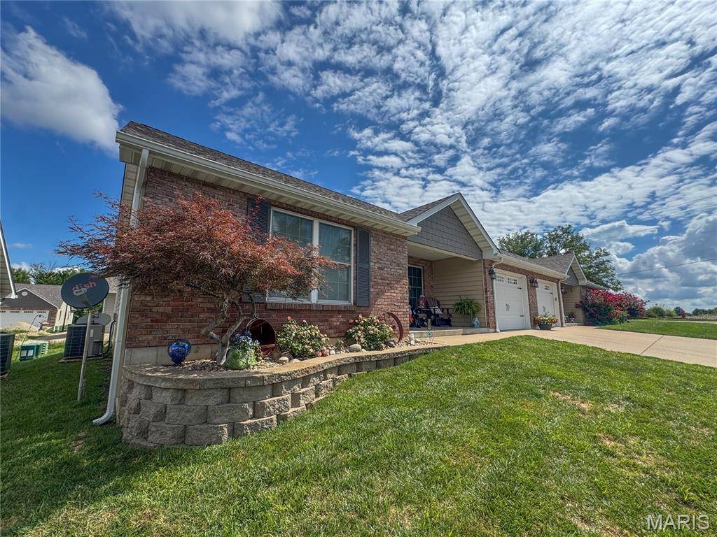 25 Pecan Tree LN, Farmington, MO 63640