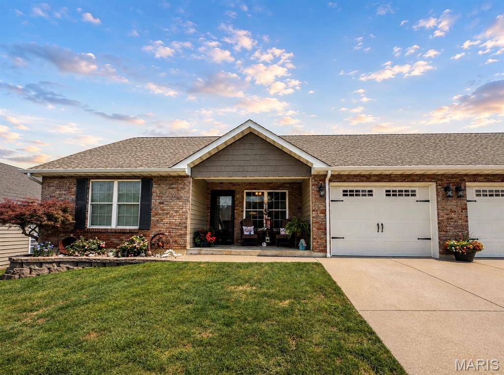 25 Pecan Tree LN, Farmington, MO 63640