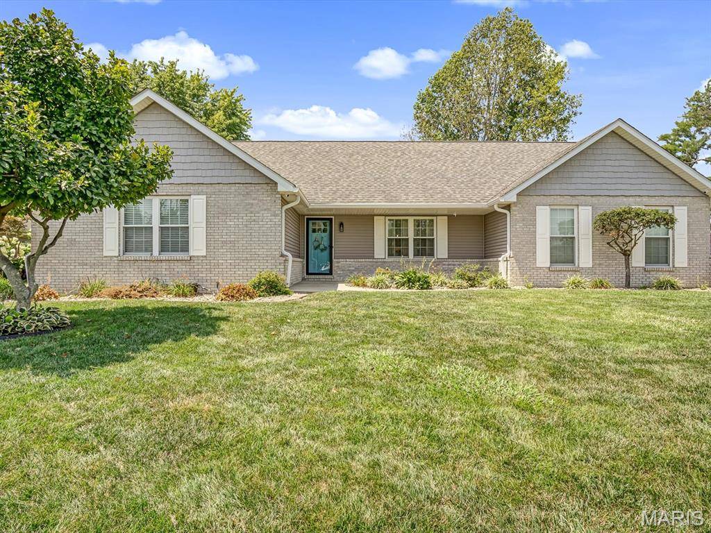 113 Suburban DR, Smithton, IL 62285