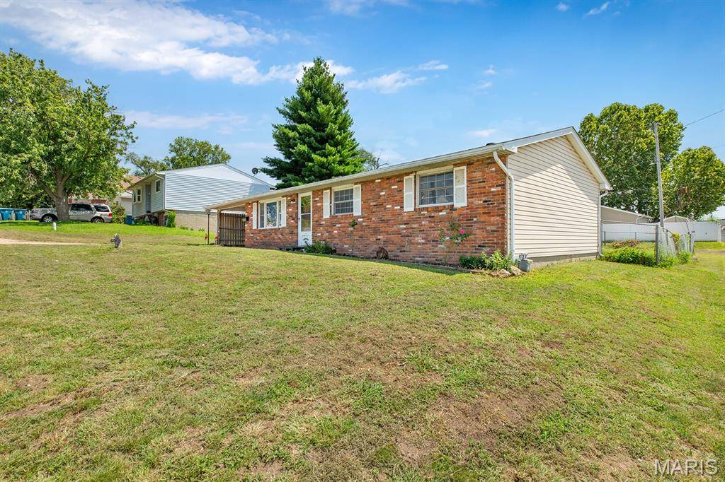 160 Harnett AVE, Wood River, IL 62095