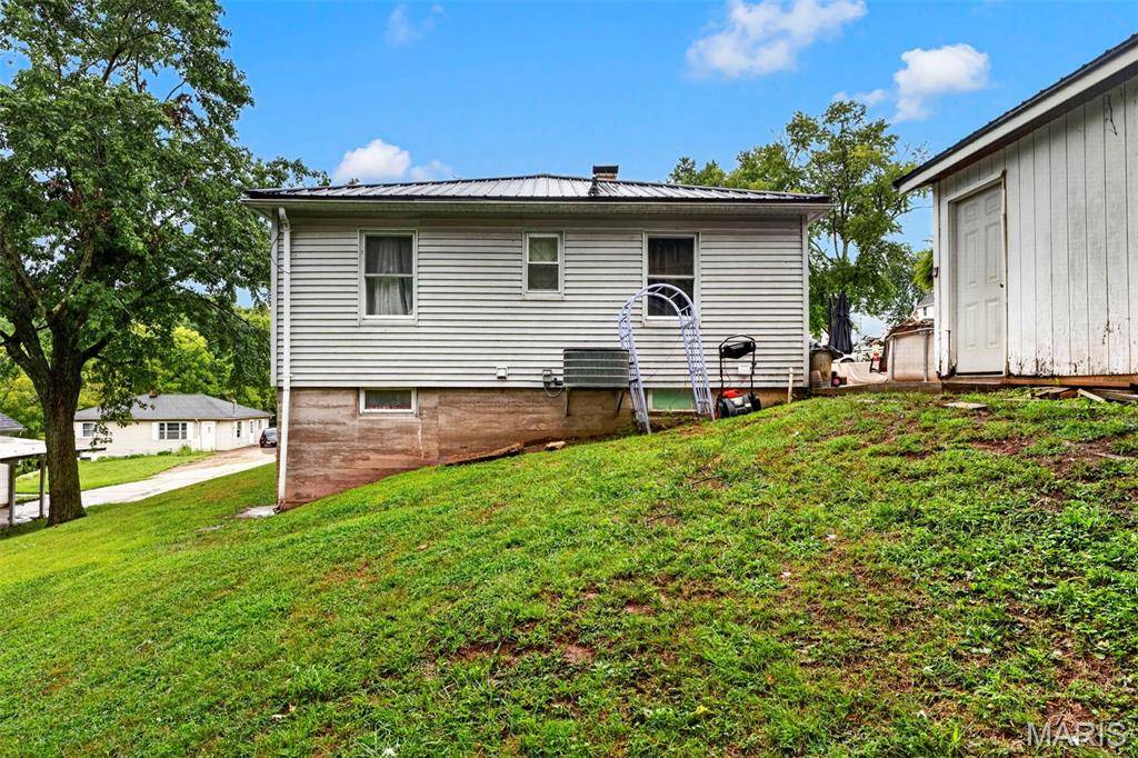 205 Locust ST, New Haven, MO 63090