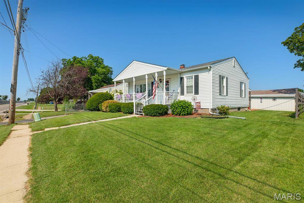 706 S Maple ST, Brighton, IL 62012
