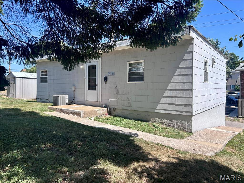 222 S Jackson ST, Belleville, IL 62220