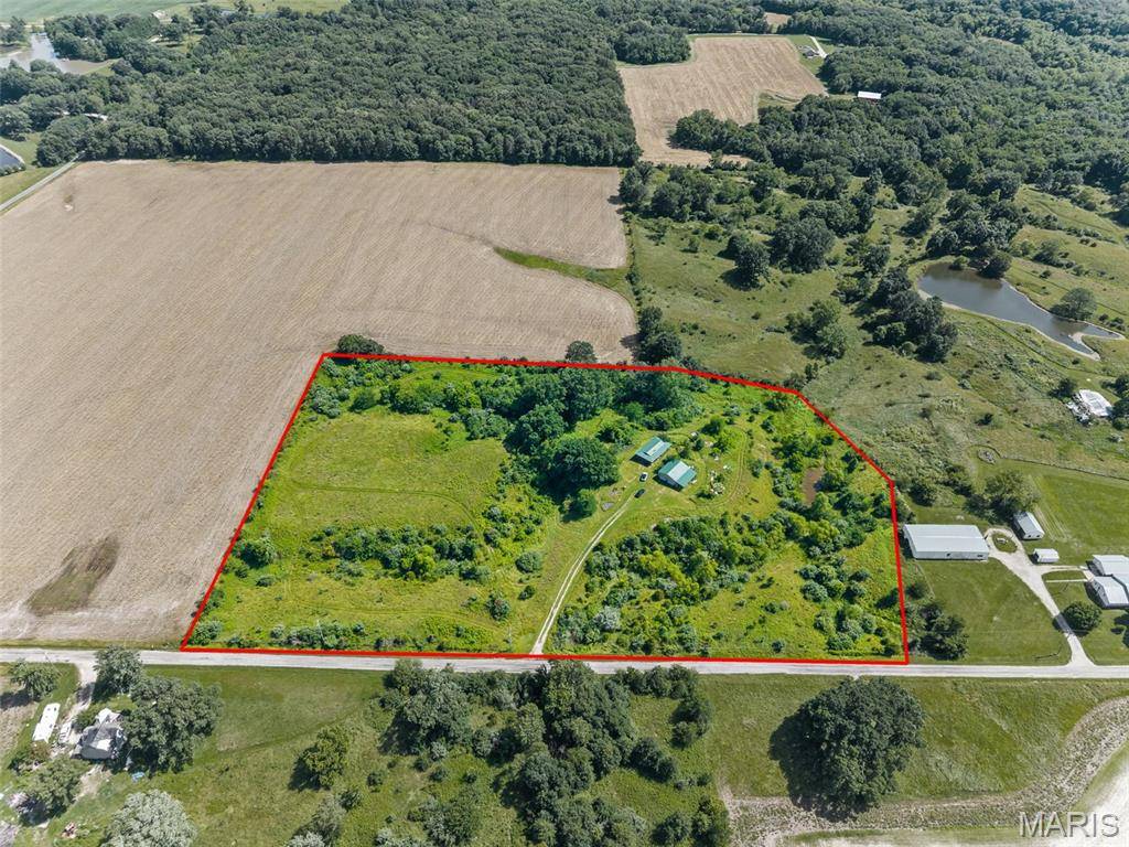 92 Lewis LN, Hillsboro, IL 62049