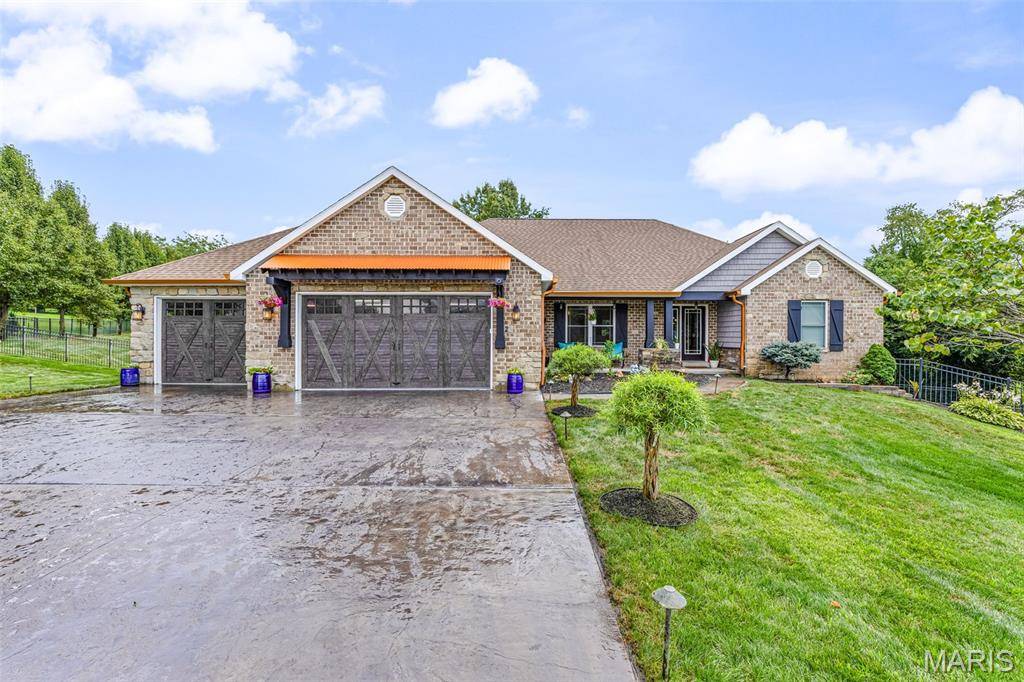 2 Brook Parc CT, Hillsboro, MO 63050