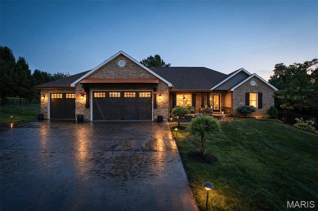 2 Brook Parc CT, Hillsboro, MO 63050