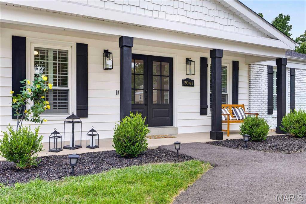 2041 Willow Leaf DR, St Louis, MO 63131