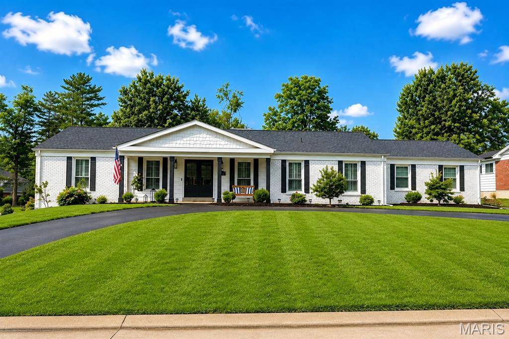 2041 Willow Leaf DR, St Louis, MO 63131