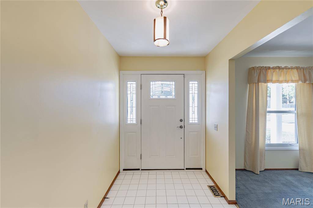 3625 Meserta LN, Florissant, MO 63033