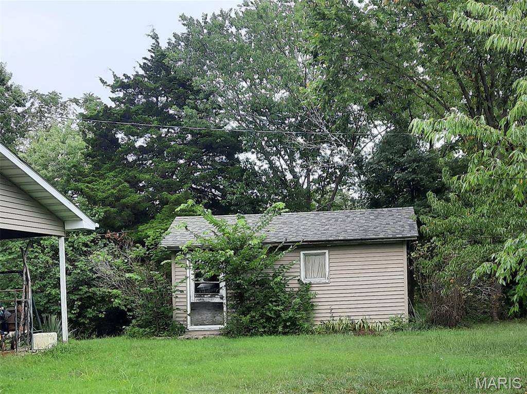 57 E West RD, Sullivan, MO 63080