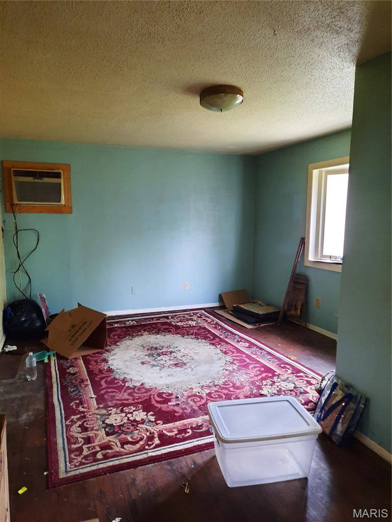 57 E West RD, Sullivan, MO 63080
