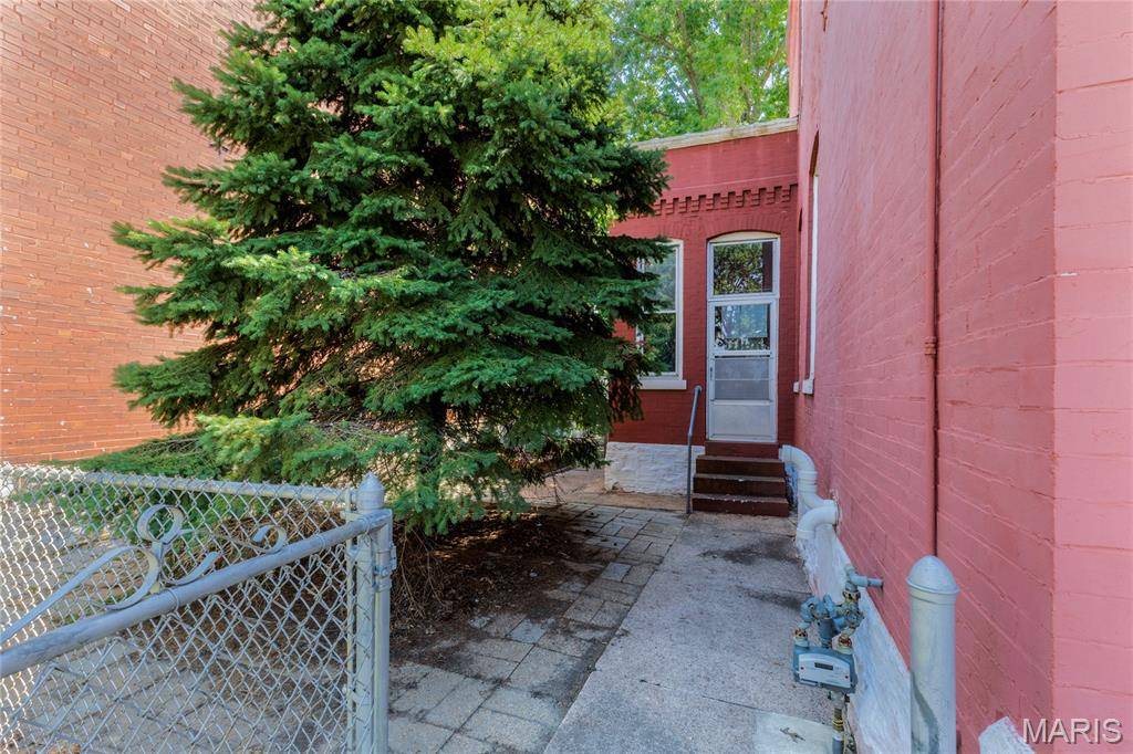 3428 Chippewa ST, St Louis, MO 63118
