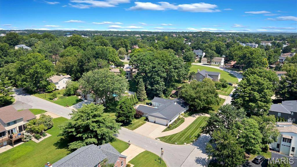 11 Rue Grand DR, Lake St Louis, MO 63367