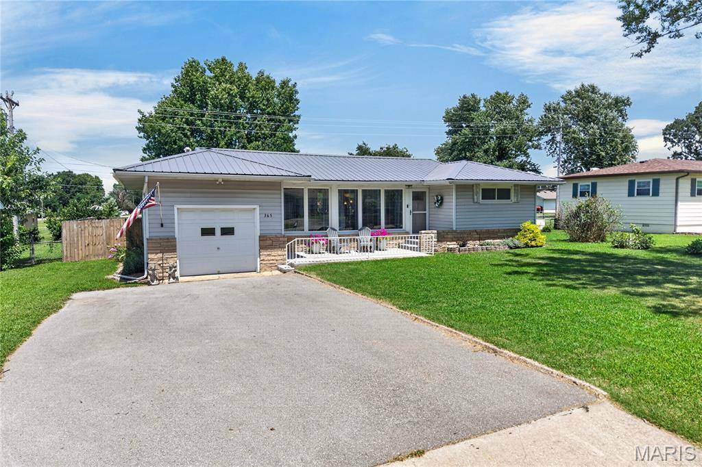 365 Fairfax DR, Lebanon, MO 65536
