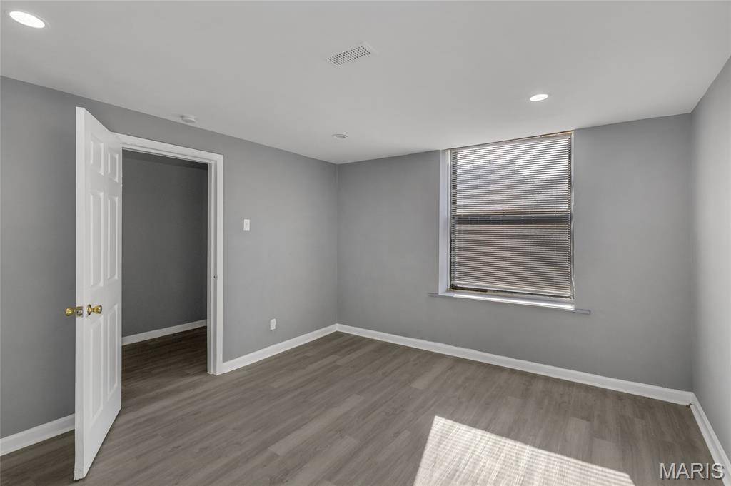 3325 Chippewa ST, St Louis, MO 63118