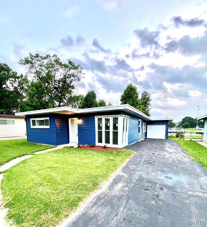 1305 Saint Jean ST, Florissant, MO 63031