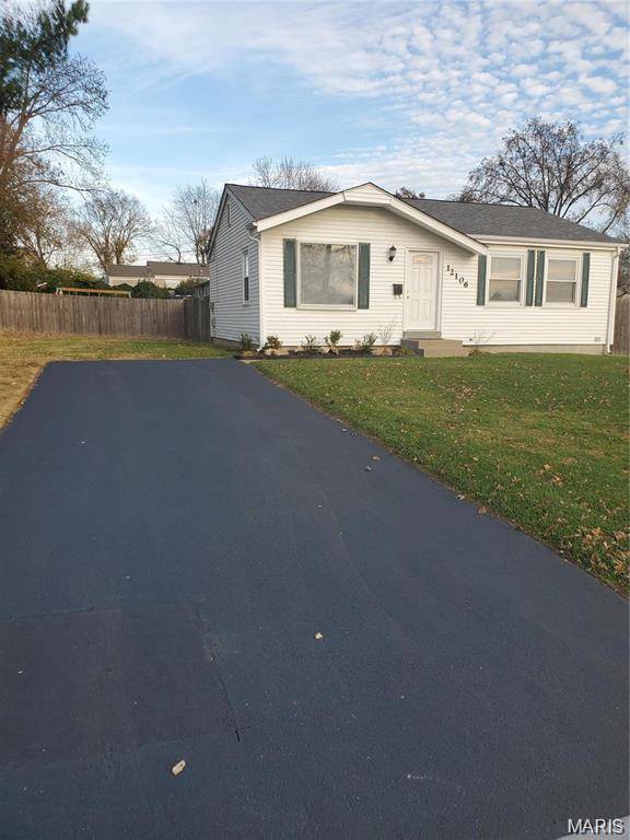 12106 Belaire PL, Maryland Heights, MO 63043