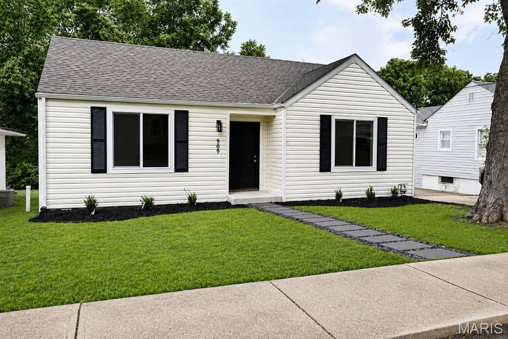 909 Valentine ST, Festus, MO 63028
