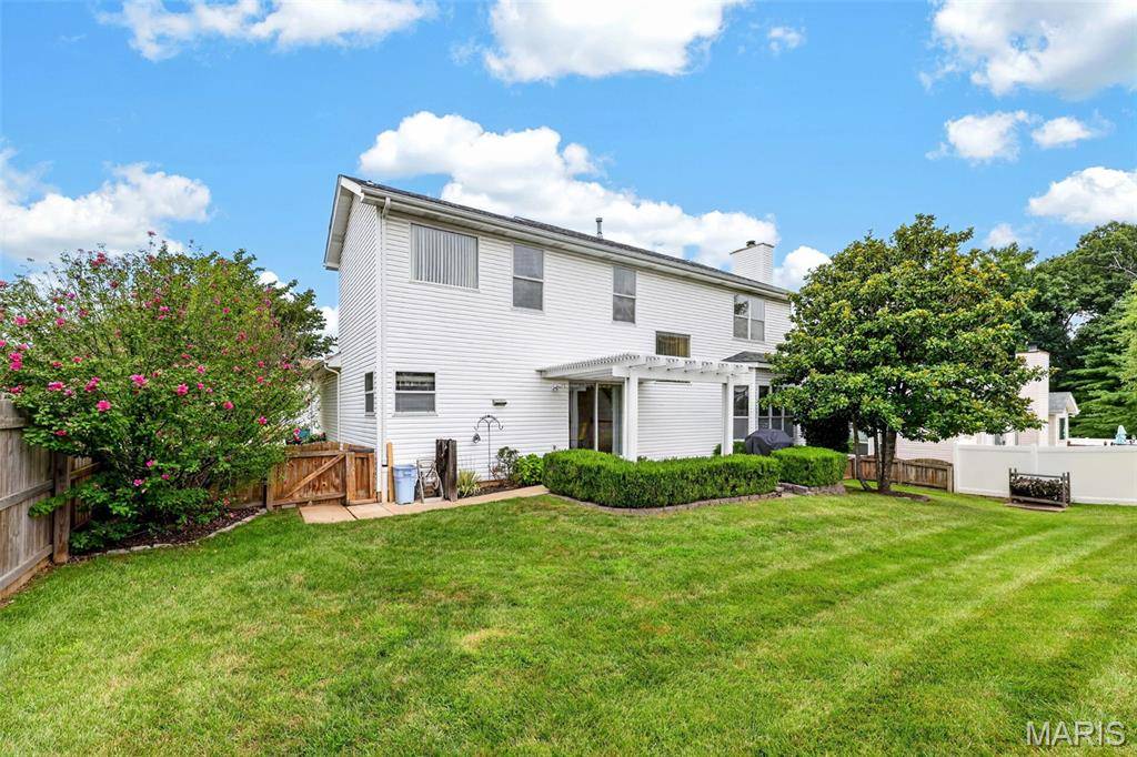 308 Copper Crest CT, St Charles, MO 63304
