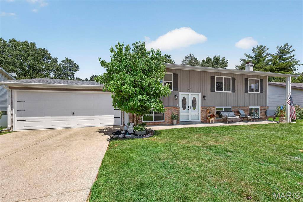 21 Gary Glen DR, St Peters, MO 63376