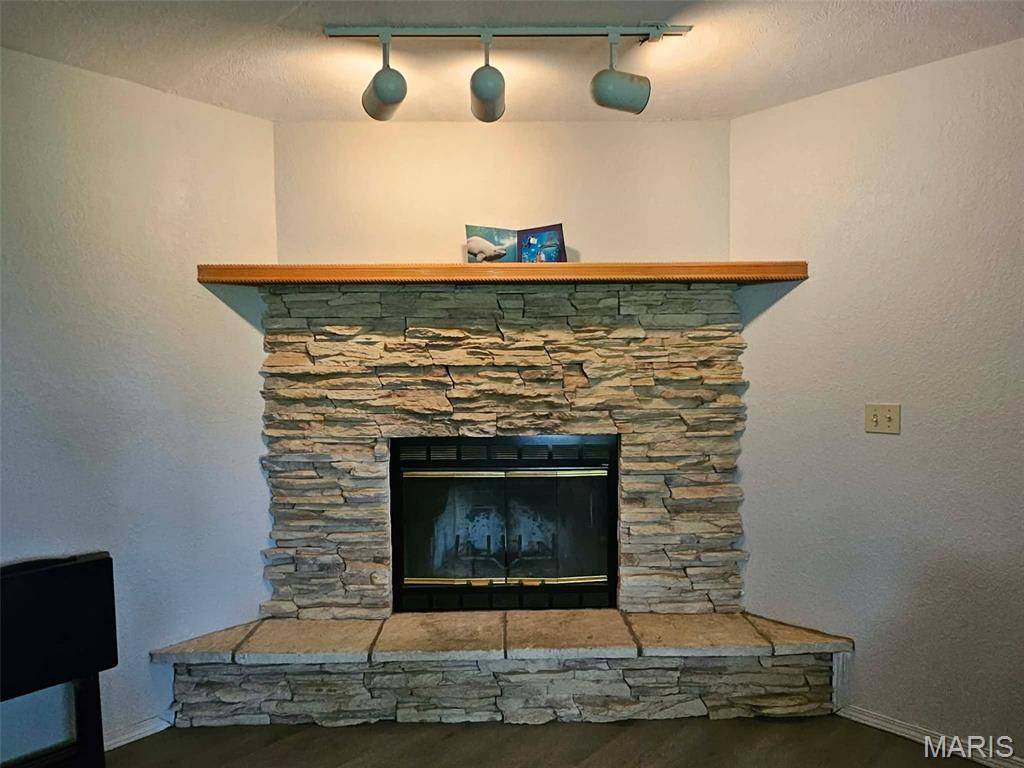 16210 Walnut DR, Plato, MO 65552