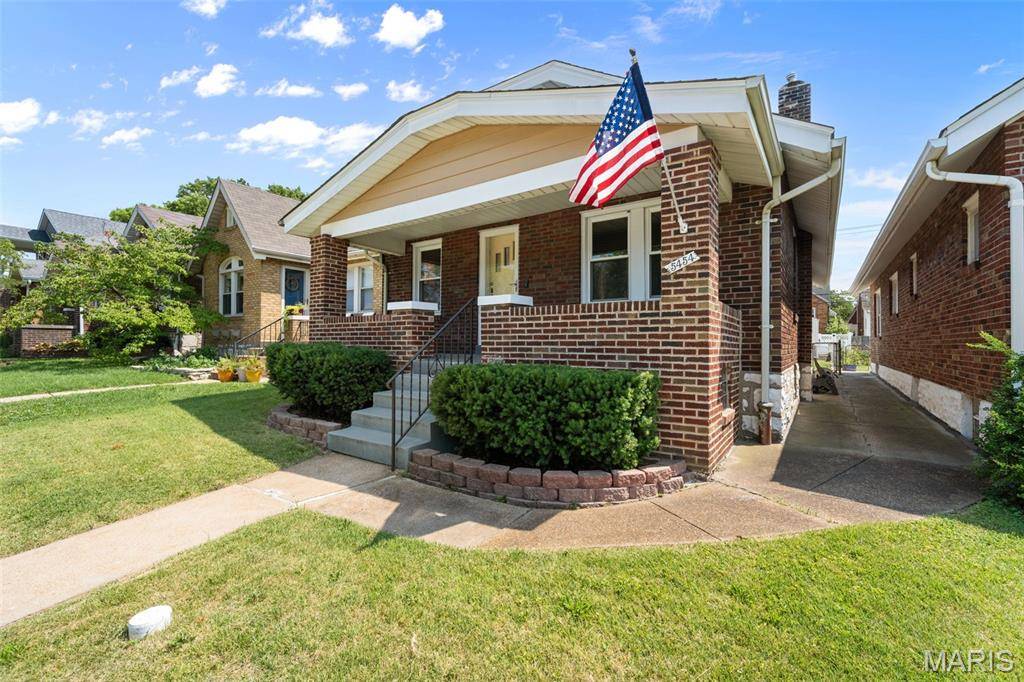 5454 Pernod AVE, St Louis, MO 63139