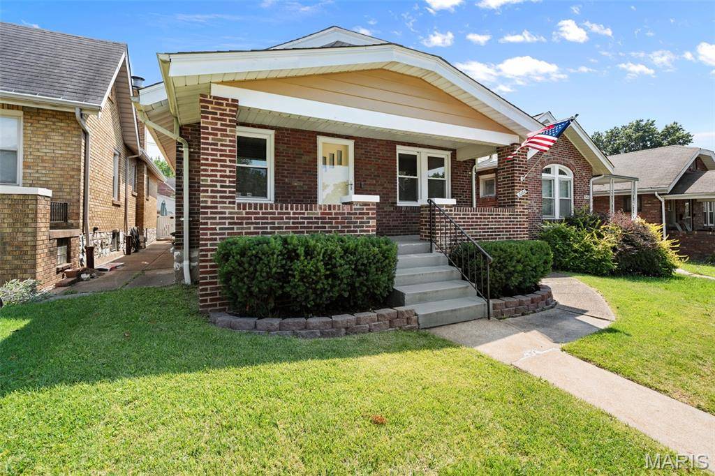 5454 Pernod AVE, St Louis, MO 63139