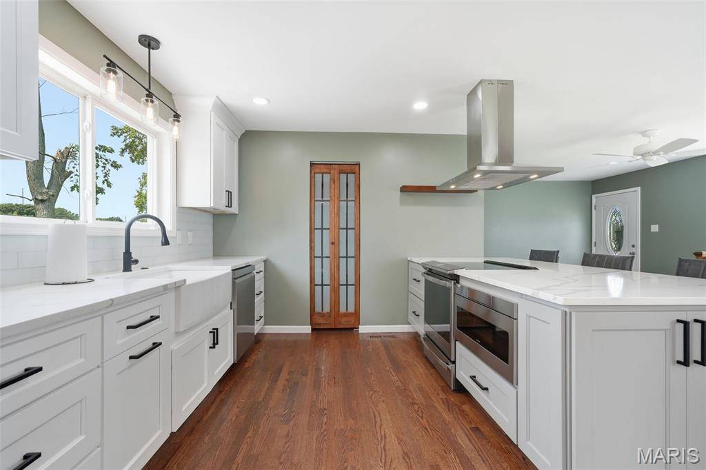 5116 Kempf DR, Mehlville, MO 63128